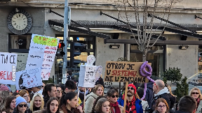 Glumci BDP u protestnoj šetnji
